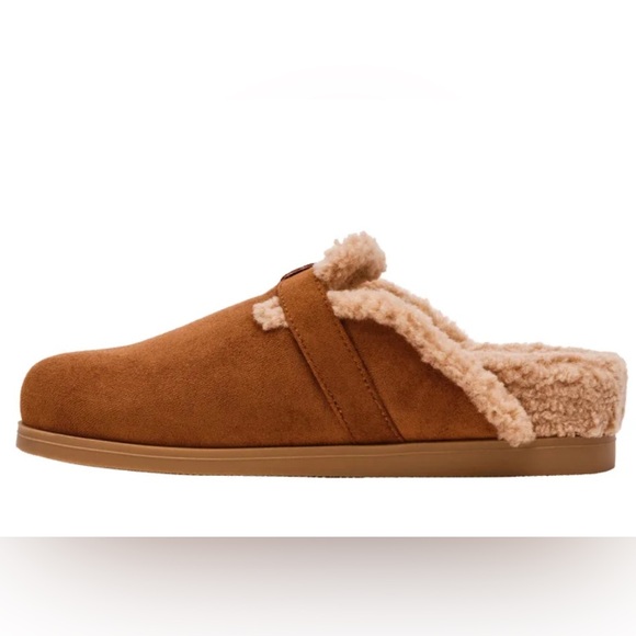 Brand new in box! DV by Dolce Vita Women's Sherpa Slides / Clogs Tan Color - Picture 3 of 7